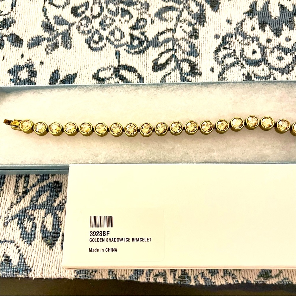 TOUCHSTONE CRYSTAL ICE BRACELET….NEW IN THE BOX